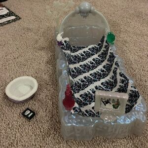 Monster High Abbey Bominable Bed Playset 2012 Mattel #y0403